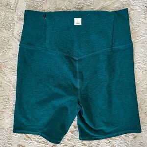 Vuori Biker Shorts Women’s Medium Teal Green High-Rise Performance Shorts